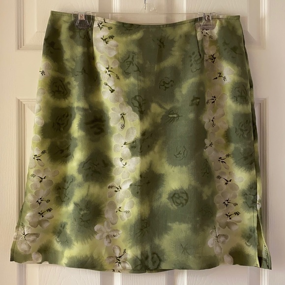 Reitmans Skirt in green floral - size 11/12 - Picture 1 of 5
